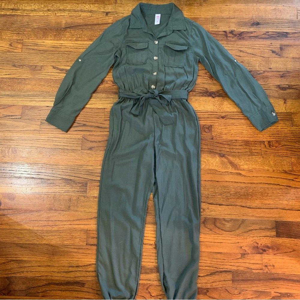 Justice Green Belted Romper Jumpsuit
Viscose Silk Material
Size 8 Medium - Picture 15 of 16